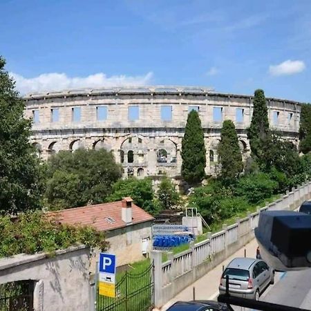 Colloseum View From The Apartment Pula Exterior photo